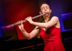 De 14-jarige dwarsfluitiste Hannah Herrlizt uit Nieuwegein in finale Prinses Christina Klassiek Concours 2025