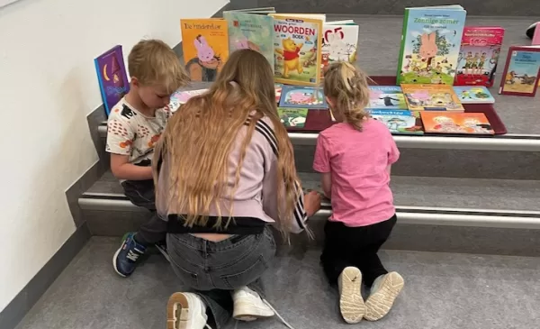 Geslaagde eerste boekenmarkt op De Vleugel levert 210 euro op