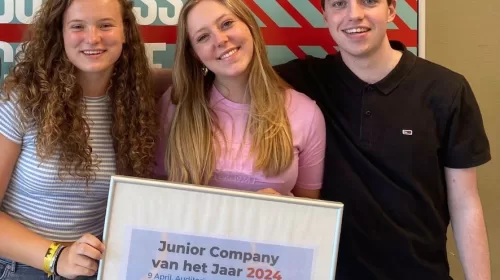 Nieuwegeinse scholieren maken zich klaar voor de herlancering van hun bedrijf CLIBS