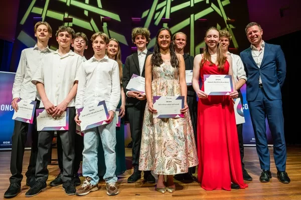 De 14-jarige dwarsfluitiste Hannah Herrlizt uit Nieuwegein in finale Prinses Christina Klassiek Concours 2025