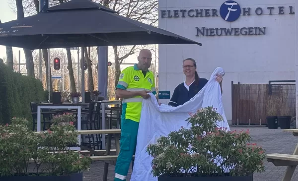 Fletcher Hotel Nieuwegein ondersteunt Dierenambulance Vianen e.o.