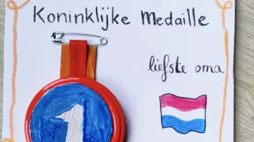 Koninklijke onderscheiding knutselen in Dorpshuis Fort Vreeswijk