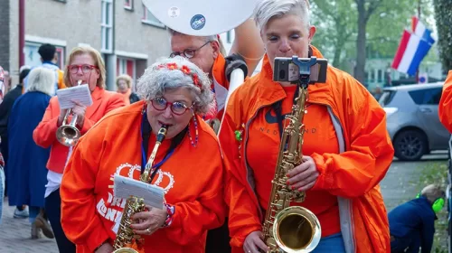 Veel mensen op de been tijdens zonnige Koningsdag in Nieuwegein