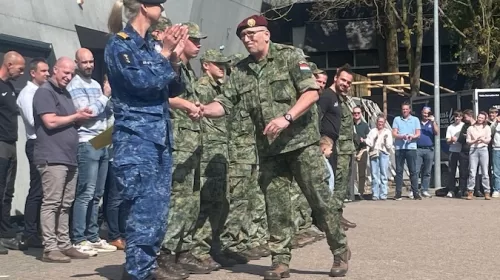 Defensie-studenten uit Nieuwegein geëerd die leven redden van gids in Suriname