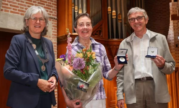 Anna van Rijnpenning voor veertig jaar vrijwilligerswerk