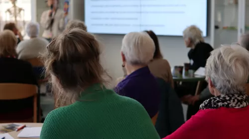 ‘Vrijwilligerswerk, ja natuurlijk’ met deze keer ‘Plus-café : Succes dat meer bezoekers verdient’