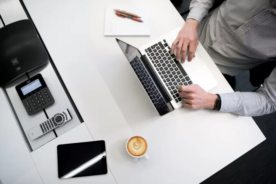 Bureau met laptop