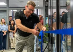 Bibliotheek en Anna van Rijn openen eerste Bibliotheek op school