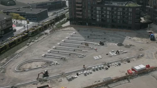 Korte impressie busplein in aanbouw van nieuwe busstation op City