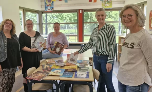 Opbrengst boekenmarkt op De Vleugel goed besteed!