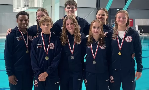 Zwemvereniging Aquarijn schittert op het NK schoonspringen in Eindhoven