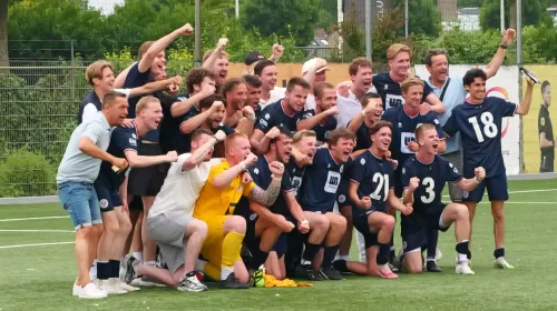SV Parkhout 2 promoveert naar de reserve 1e klasse na winst op Faja Lobi 2
