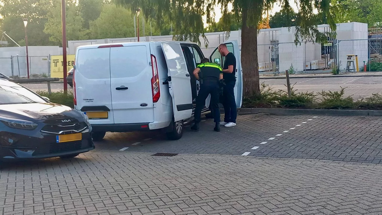politie onderzoekt bestelbus