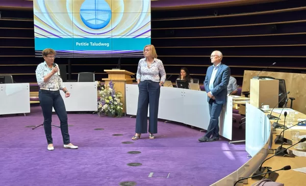 Inwoners Nieuwegein eisen uitstel asfaltering Taludweg