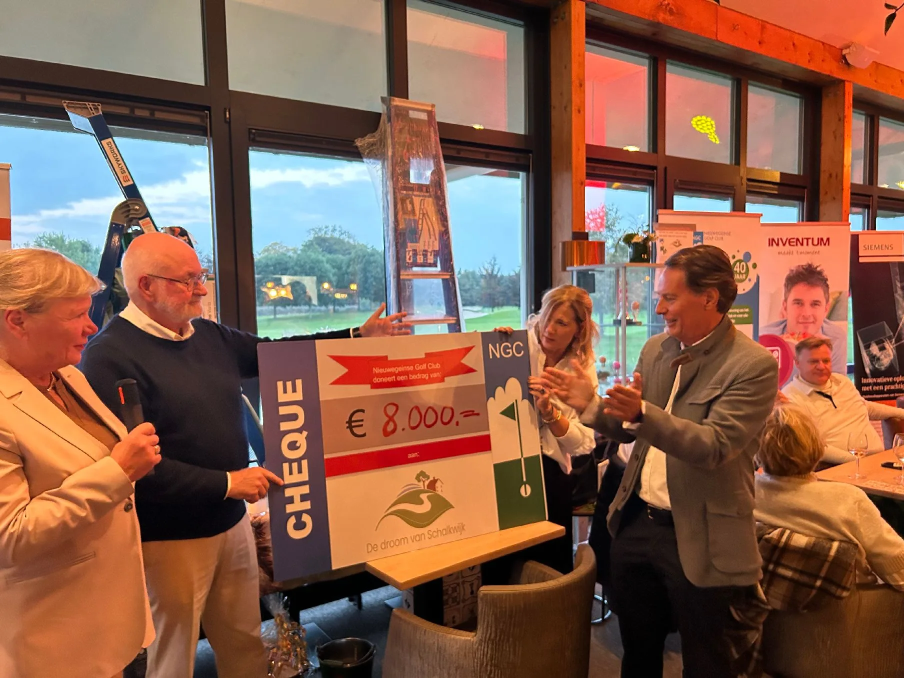 Cheque uitreiking Nieuwgeeinse Golf Club