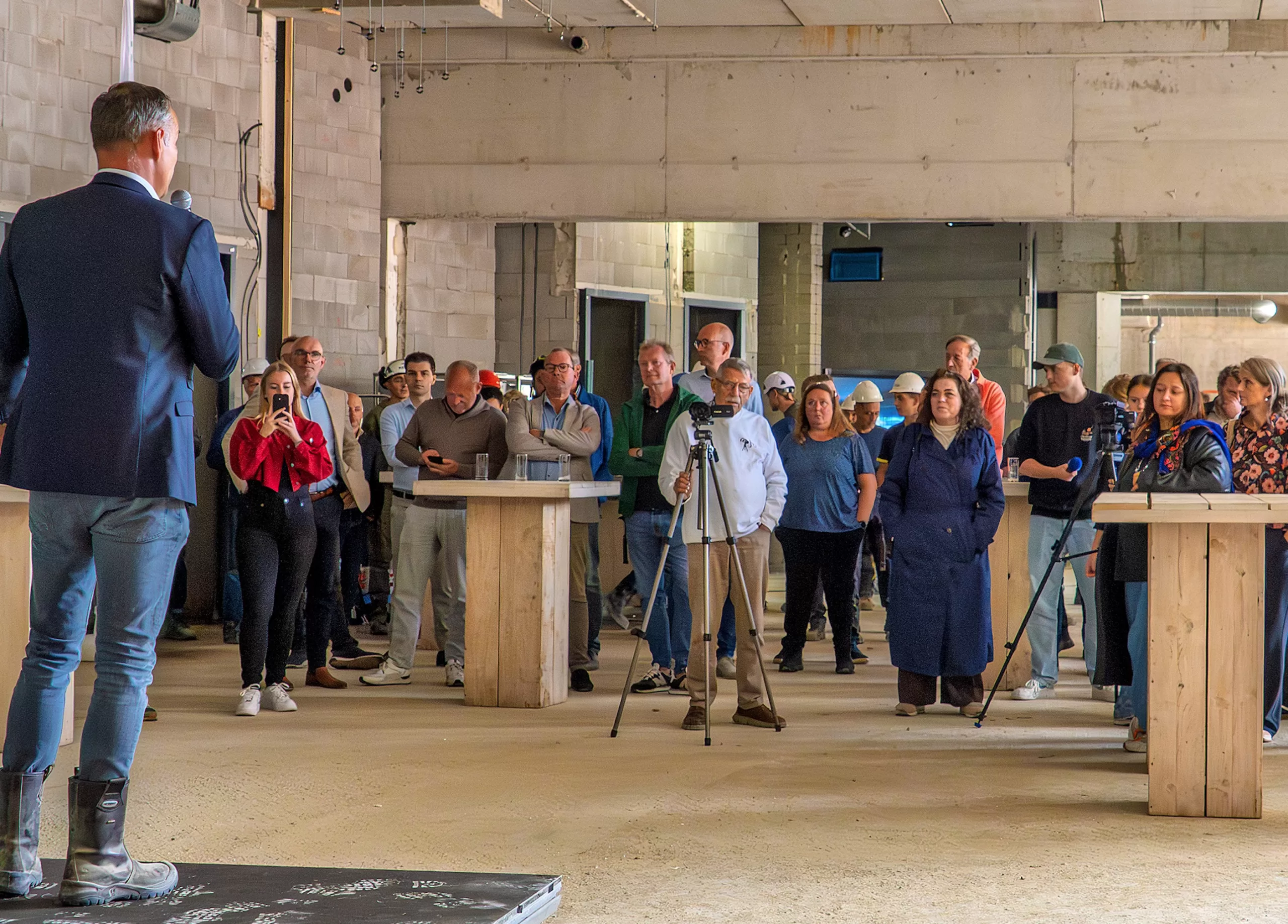 Jos van Vogelpoel aan het filmen