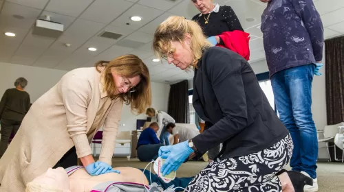 Gratis reanimatieworkshops in Antonius Ziekenhuis: leer in 45 minuten levens redden