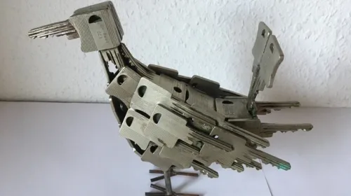 Expositie KunstGein in het Stadshuis: van sleutels tot stille bloemen