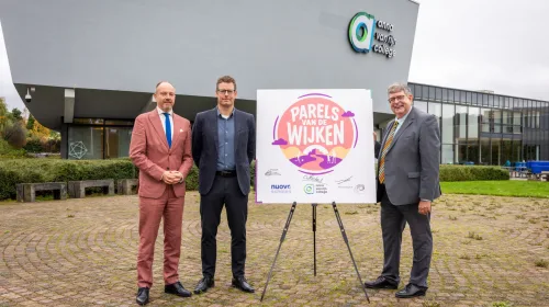 Gezamenlijke aftrap voor de bouw van 10 nieuwe schoolgebouwen