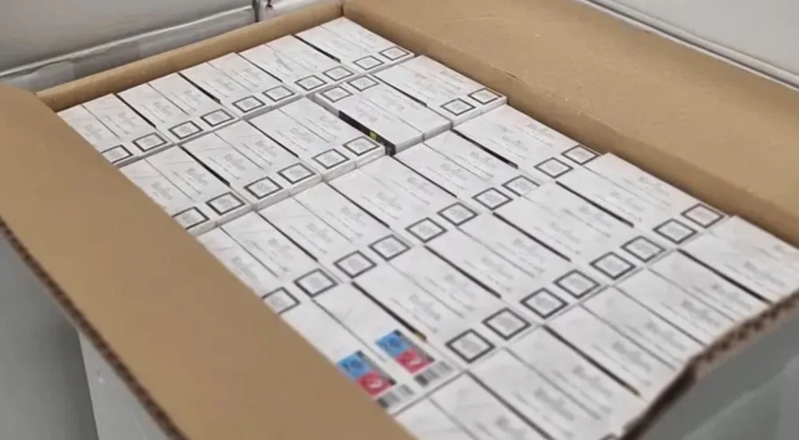 Illegale sigaretten in ee ndoos