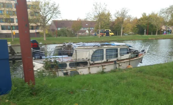 Werkende inwoner Nieuwegein dakloos door woningnood: leeft op oud schip aan kanaal