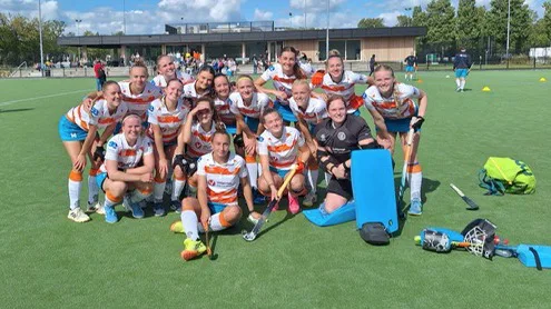 Hockey Dames 1 stevig aan kop in eerste klasse na indrukwekkende seizoensstart