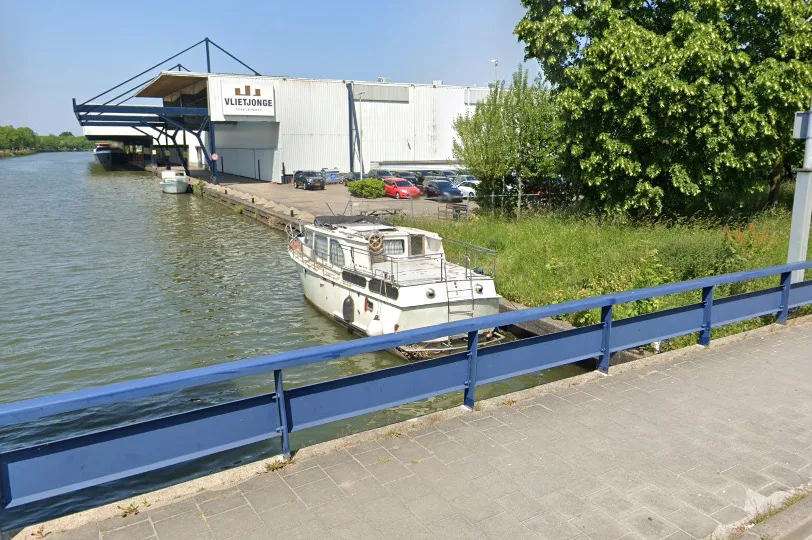 Oude boot bij de Wiersebrug