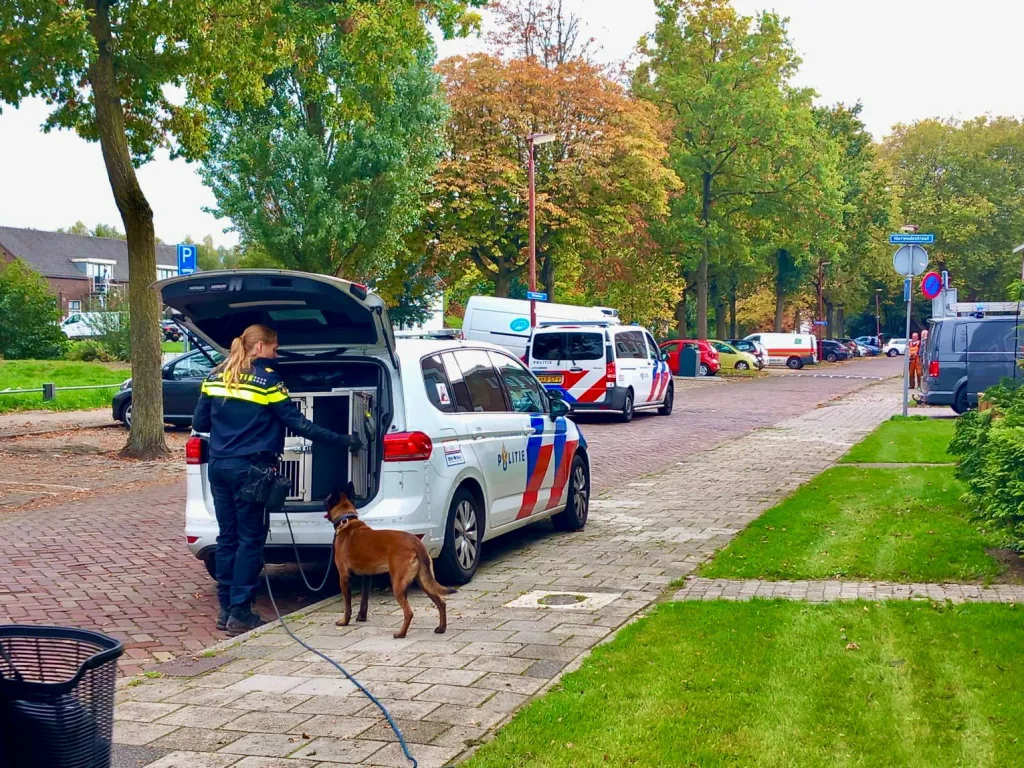 politie met hondenbrigade