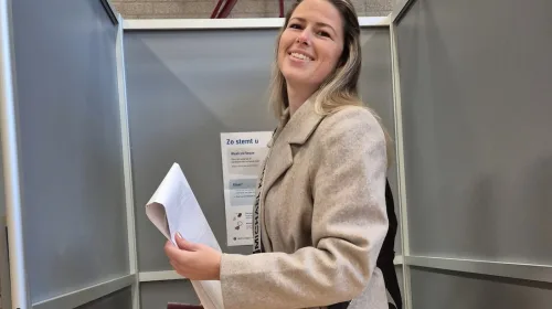 Verkiezingsactiviteiten in aanloop naar 18 maart, inwoners in gesprek met lokale partijen