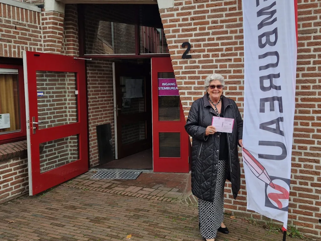 Foto's dat mensen zijn stemmen voor de TK 2025