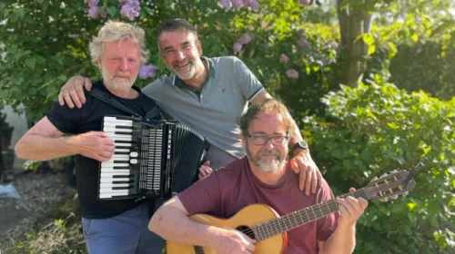 Van folk tot rock-’n-roll: Theehuys verandert in muzikaal ontmoetingspunt