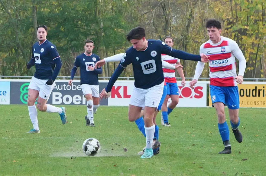 Moss Temming heeft opnieuw een sterk optreden met een solo vanaf eigen helft.