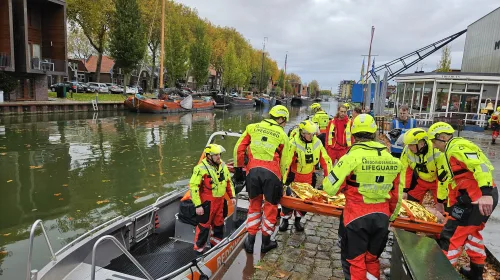 ‘Overstroming’ in Vreeswijk, hulpverleners waren zaterdag massaal aanwezig
