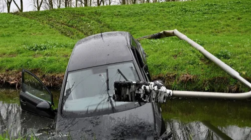 Drie keer is scheepsrecht: wéér auto te water bij het Turbinepad