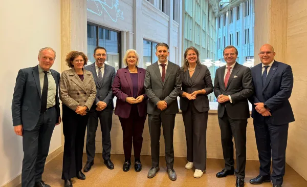 Burgemeester Marijke van Beukering aan tafel bij minister over verward gedrag