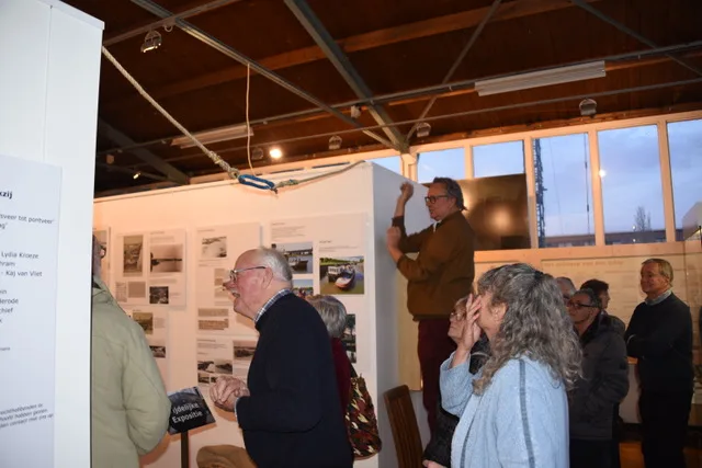 boekpresentatie naar de overkant