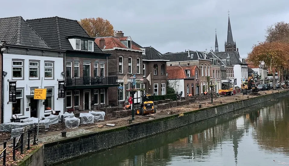 Dorpsstraat zonder bomen november 2025