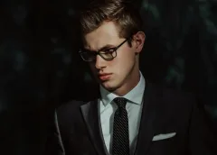 Van Monte Carlo tot aan je bureau: de blijvende glamour van black-tie avonden