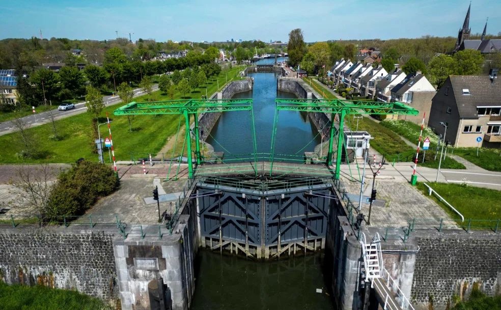 Koninginnensluis vanuit de lucht