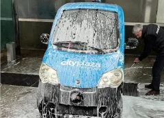 Max Mobiel krijgt schuimkuur, blauwe buggy’s blinkend terug de wijk in