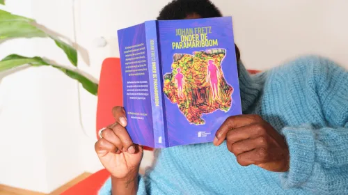 Open leesclub over Onder de Paramariboom in de Bibliotheek Nieuwegein