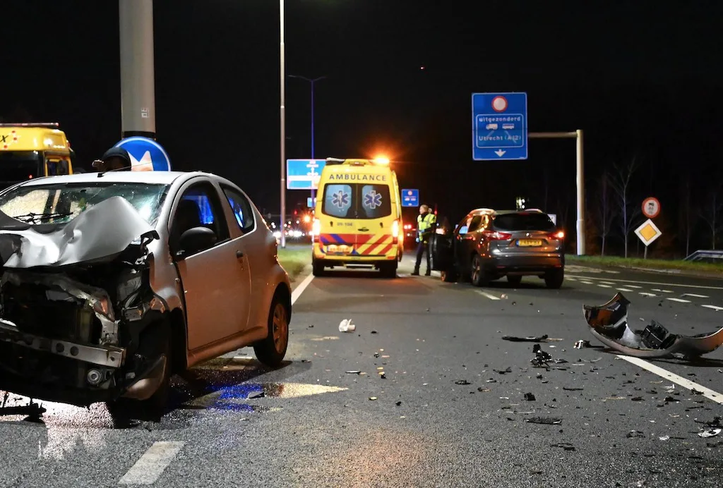 Aanrijding op kruising N408/Houtenseweg in Nieuwegein