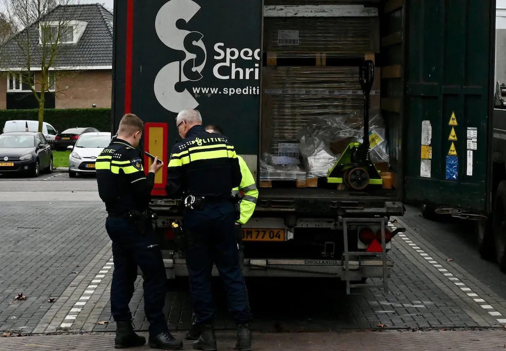 Politie onderzoekt vrachtwagen