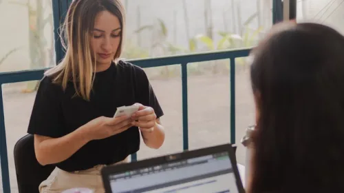 Kan een geblokkeerd nummer je voicemail inspreken?