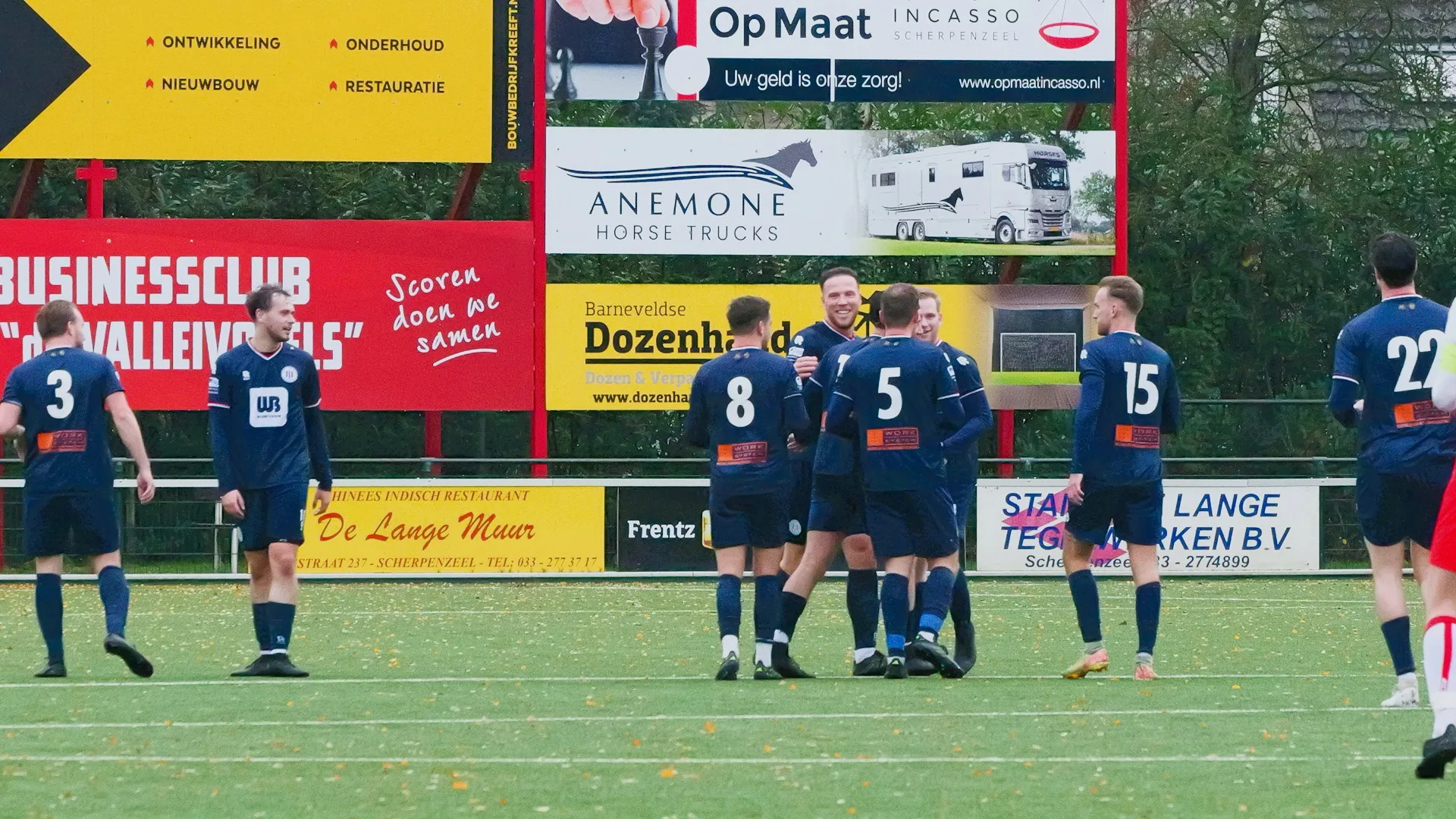 Een dolgelukkige Tommy de Klein na het binnen schieten van zijn wereldgoal