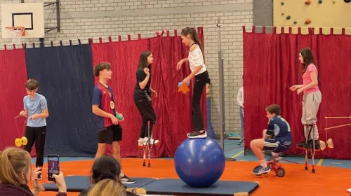 Brugklassers stelen de show bij Oosterlicht-circusdag
