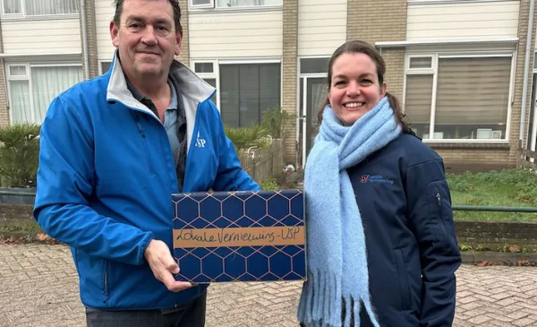 Lokale Vernieuwing en VSP reiken kerstpakketten uit, en bouwen ondertussen aan één gezamenlijke koers richting verkiezingen