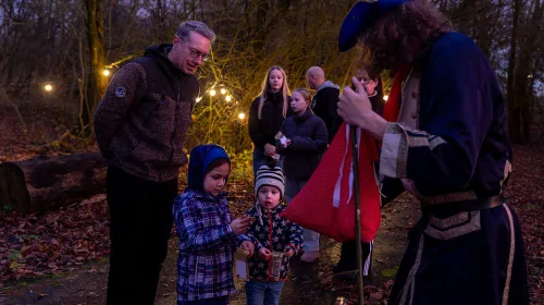 Nieuwegein loopt massaal achter kabouters aan, en dat was verrassend gezellig