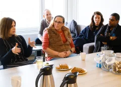 Staatssecretaris Palmen bezoekt huurders Nijpelsplantsoen over toeslagen en logeerwoningen