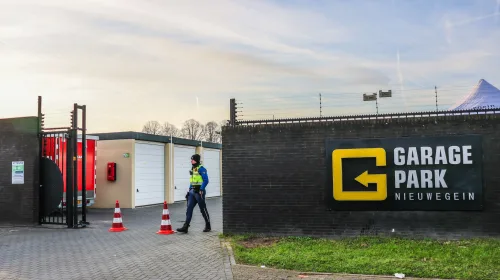 Illegaal vuurwerk en gevaarlijke stoffen gevonden bij controle De Liesbosch